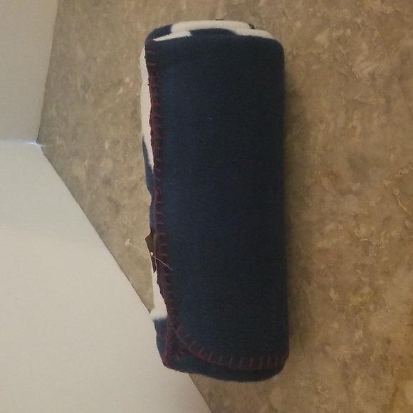 American Eagle Outfitters Logo Fleece Throw blanket - Picture 3 of 4